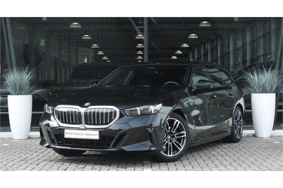 BMW 5 Serie Touring 530e M Sport Automaat - Afbeelding 1