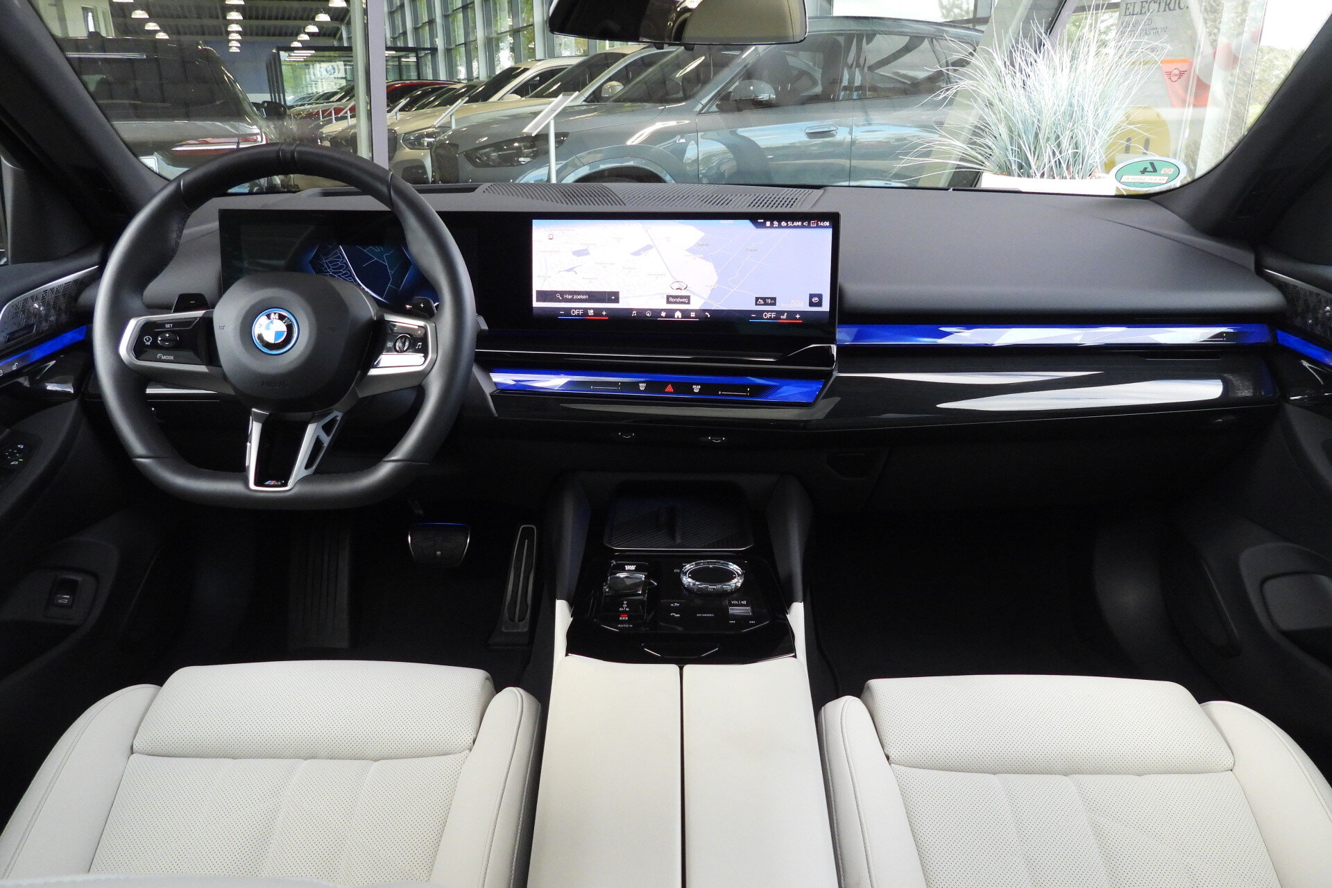 BMW 5 Serie 550e xDrive M Sport Automaat - Afbeelding 3