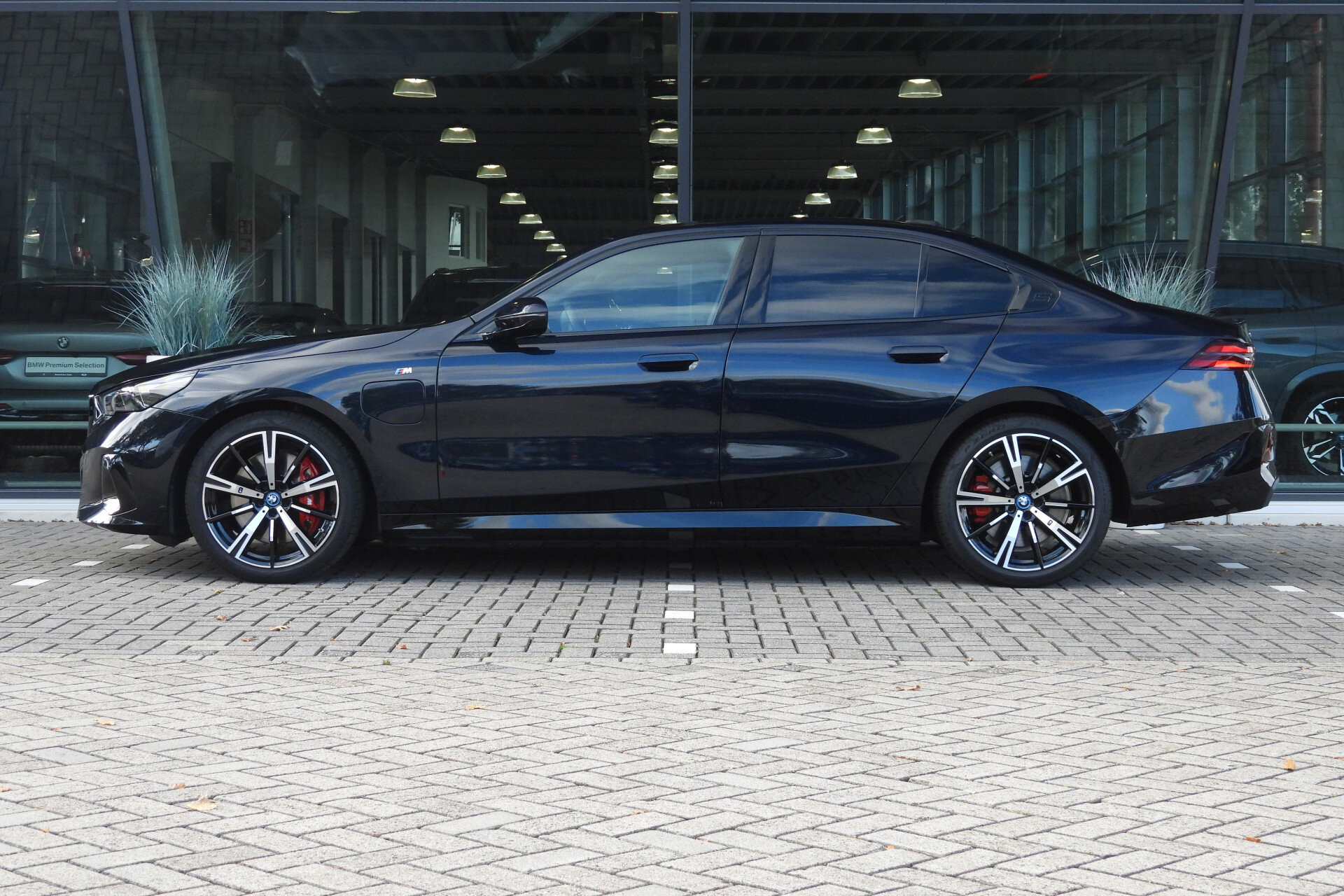 BMW 5 Serie 550e xDrive M Sport Automaat - Afbeelding 5