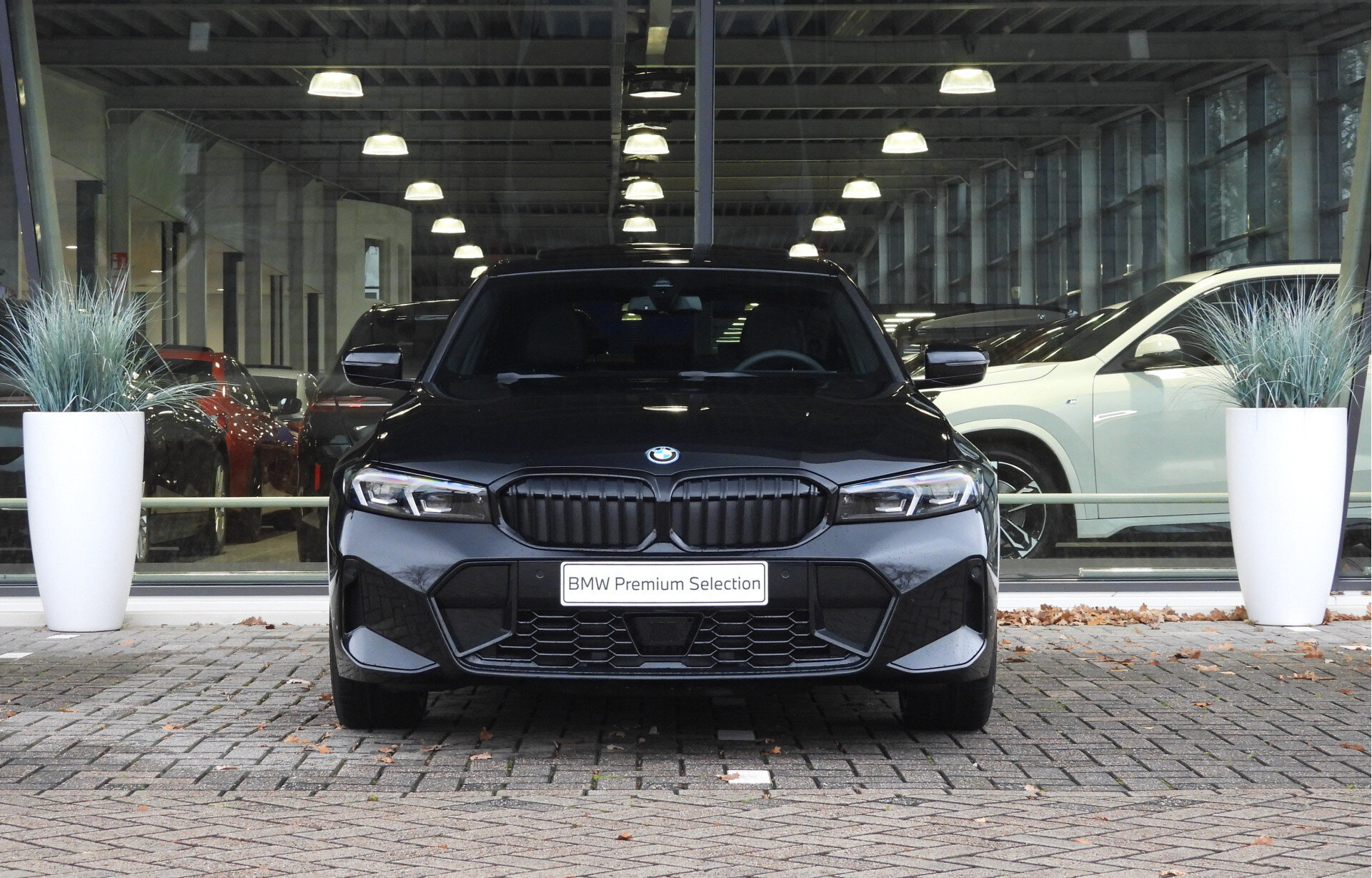 BMW 3 Serie 330e M Sport Automaat - Afbeelding 2