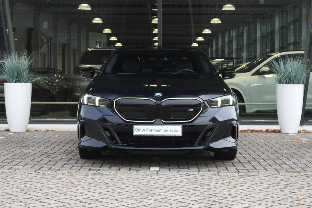 BMW i5 12
