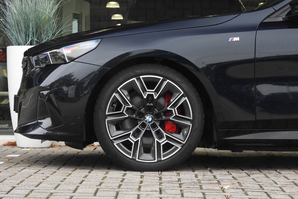 BMW i5 24