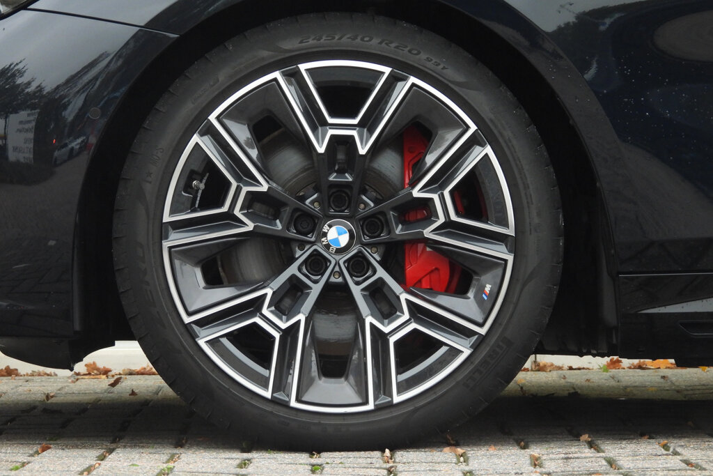 BMW i5 25