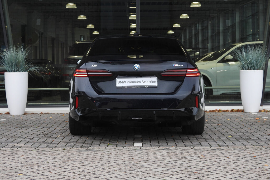 BMW i5 28