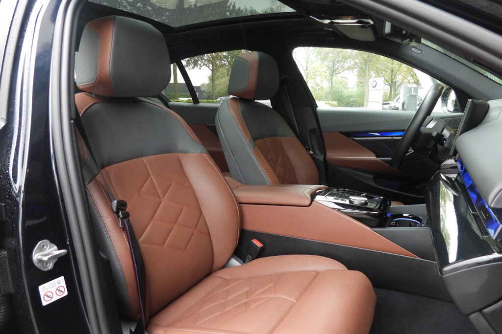 BMW i5 33