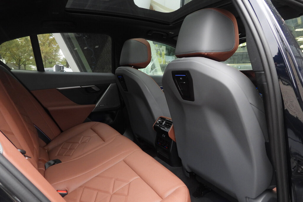 BMW i5 36