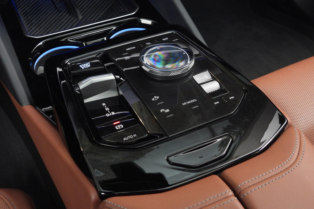 BMW i5 40