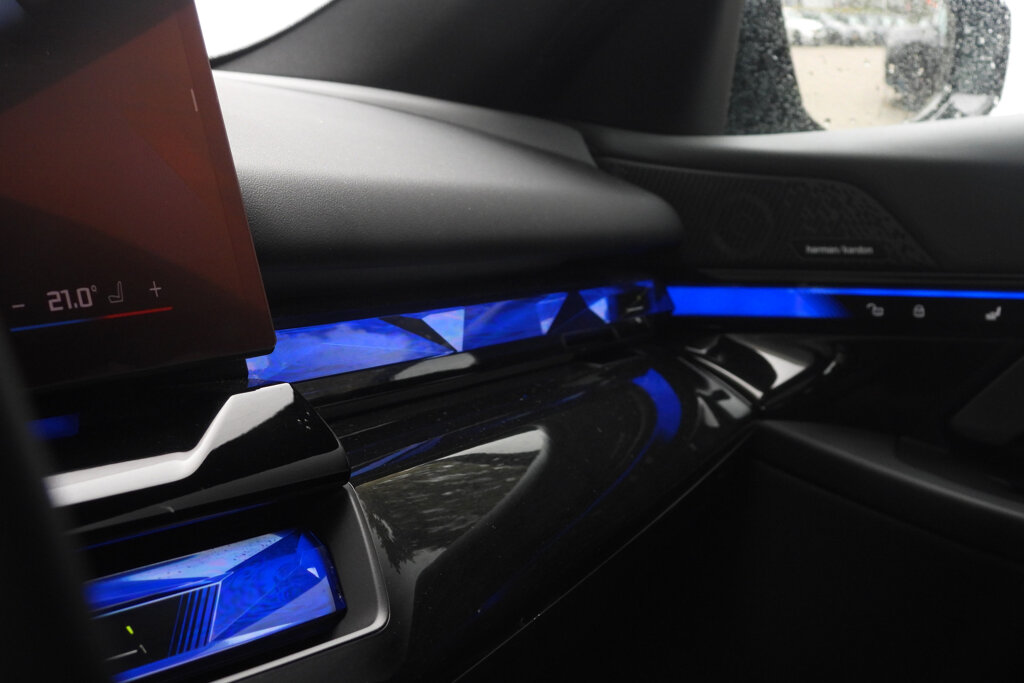 BMW i5 58