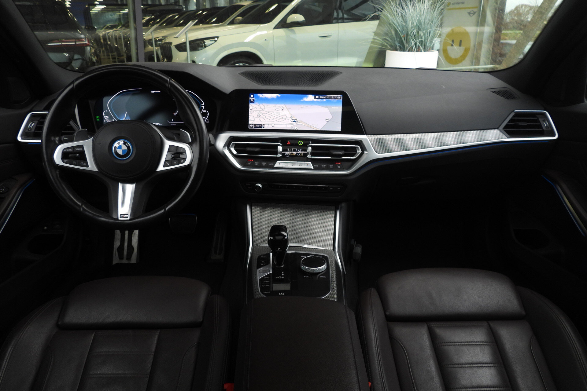 BMW 3 Serie Touring 330e High Executive M Sport Automaat - Afbeelding 3