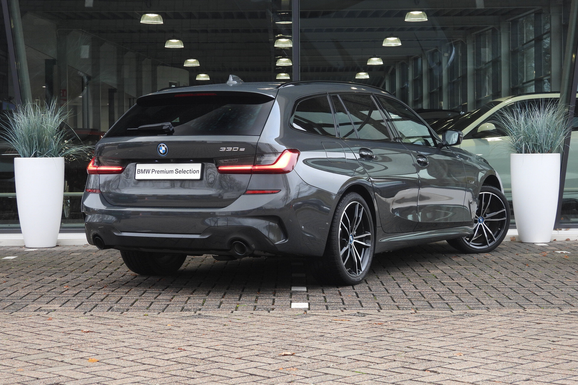 BMW 3 Serie Touring 330e High Executive M Sport Automaat - Afbeelding 4
