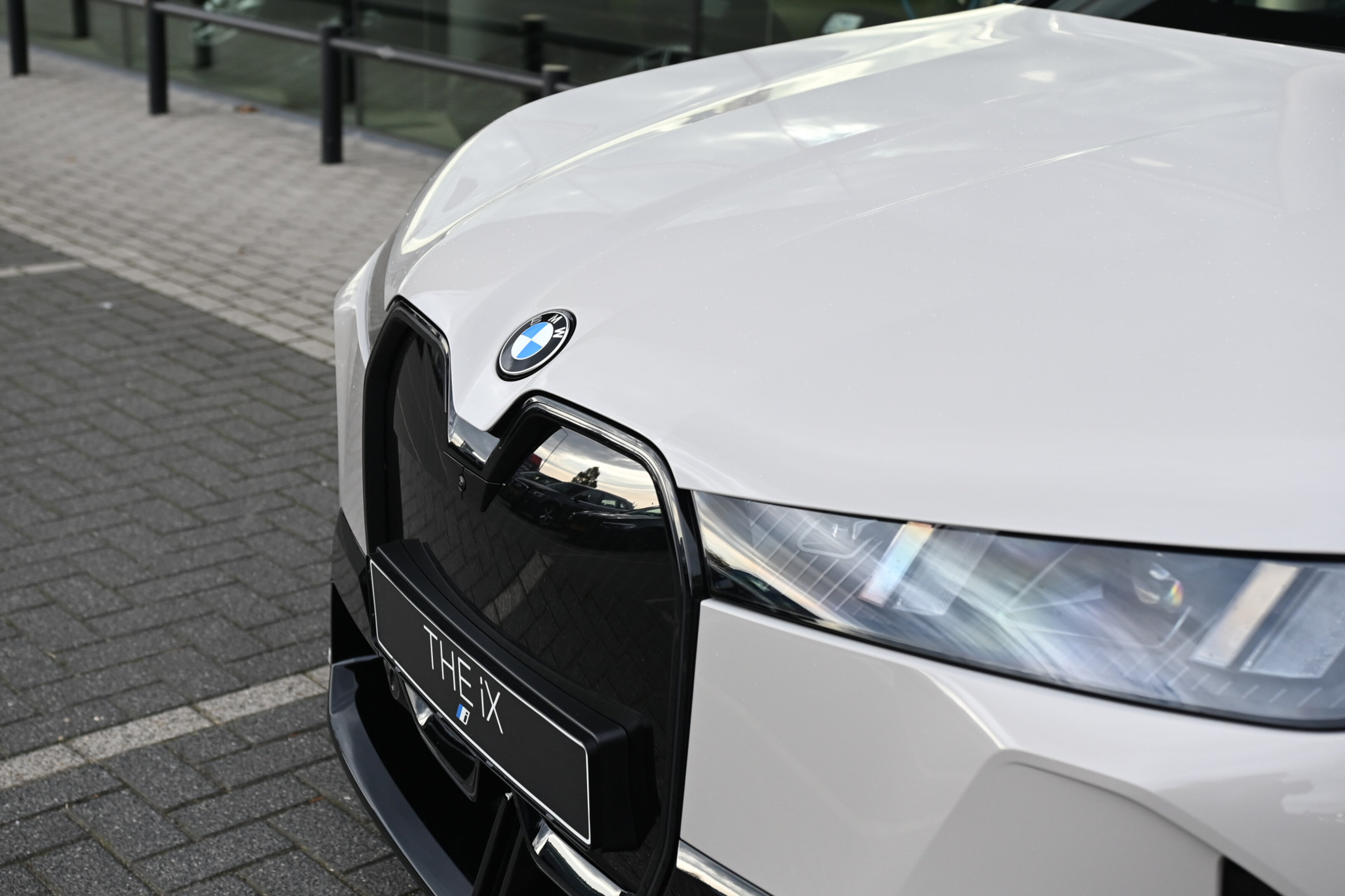 BMW iX 8