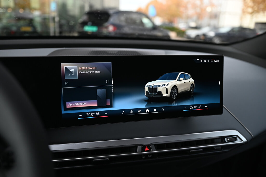 BMW iX 9