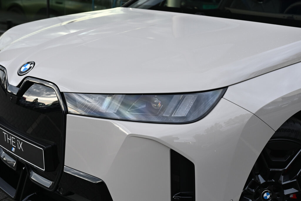 BMW iX 18