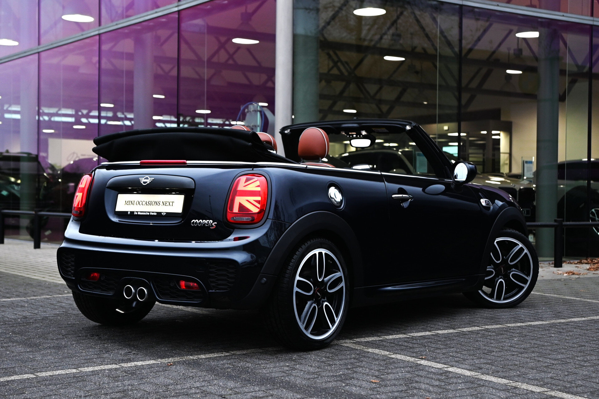 MINI Cooper S Cabrio JCW Automaat - Afbeelding 2