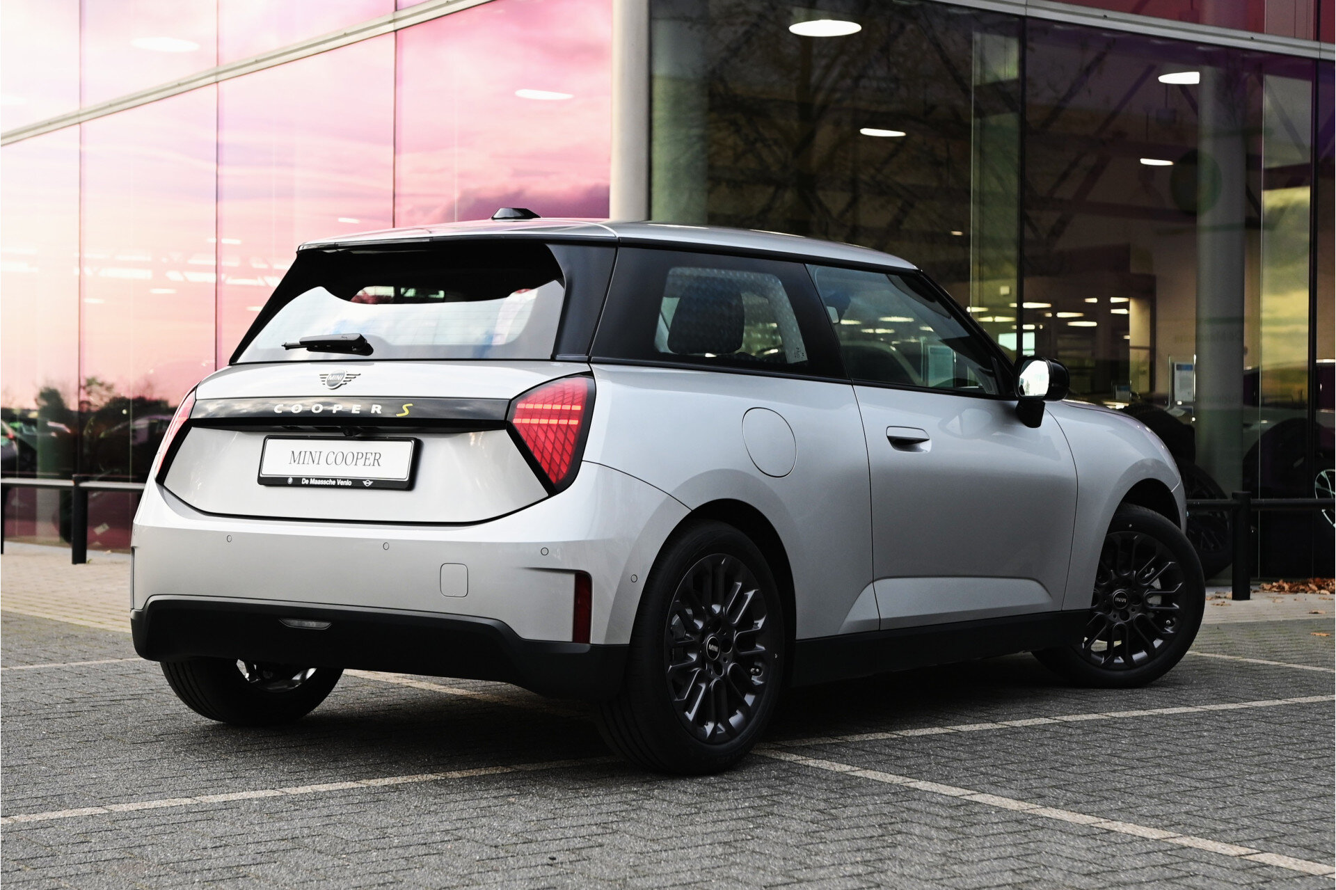 MINI Electric Hatchback Cooper SE - Afbeelding 2