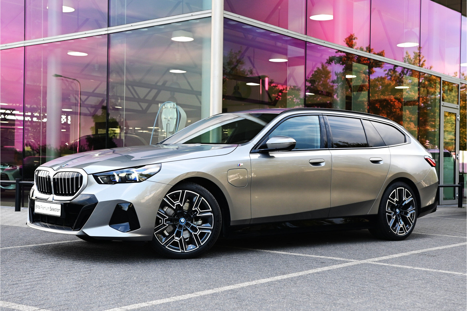 BMW 5 Serie Touring 530e M Sport Automaat - Afbeelding 1