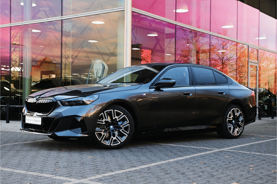 BMW 5 Serie 550e xDrive M Sport Automaat