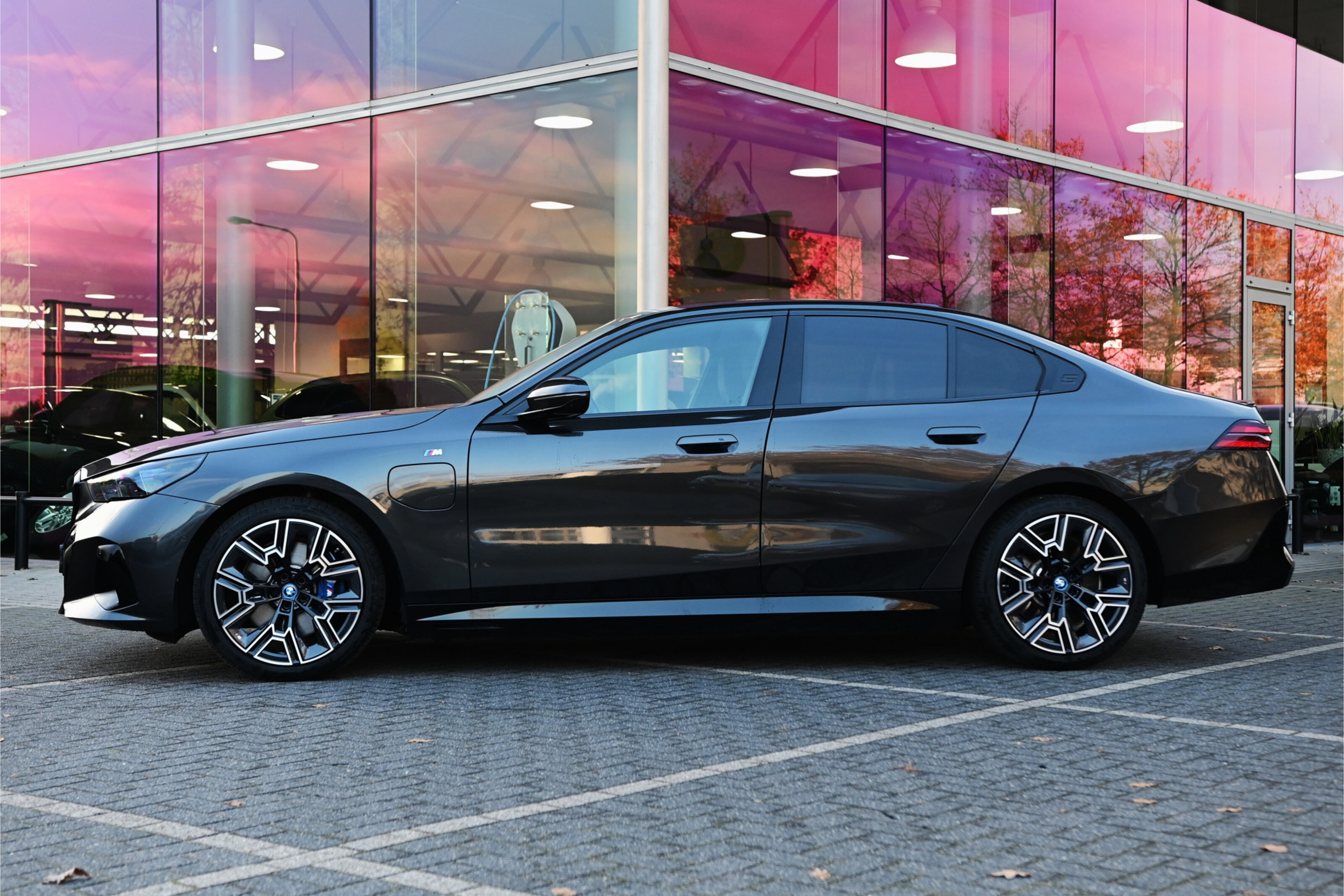 BMW 5 Serie 550e xDrive M Sport Automaat