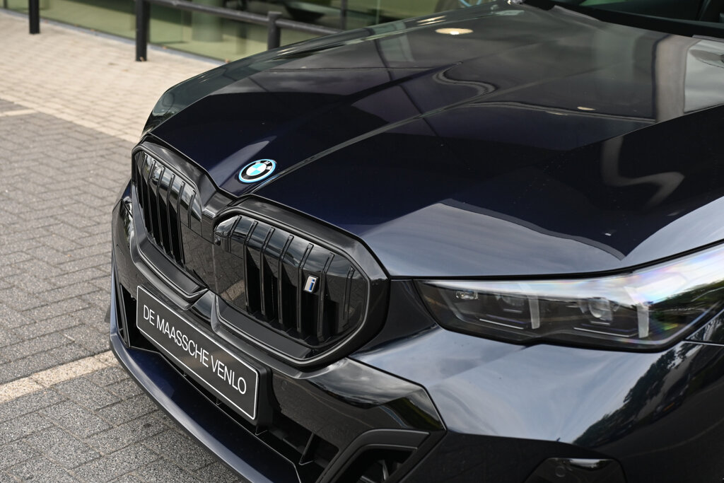 BMW i5 15