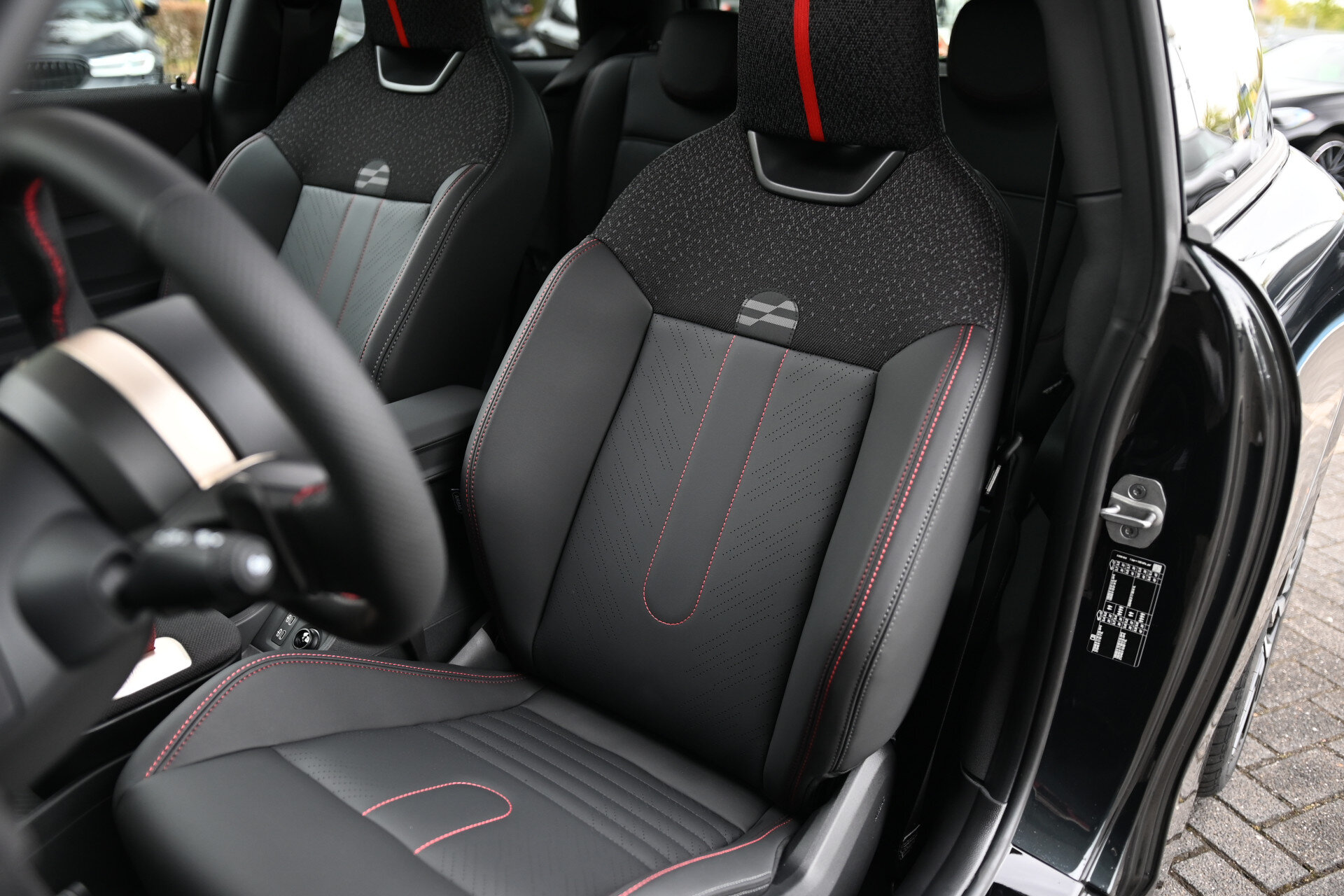 MINI 3-Deurs Hatchback Cooper S Automaat - Afbeelding 3