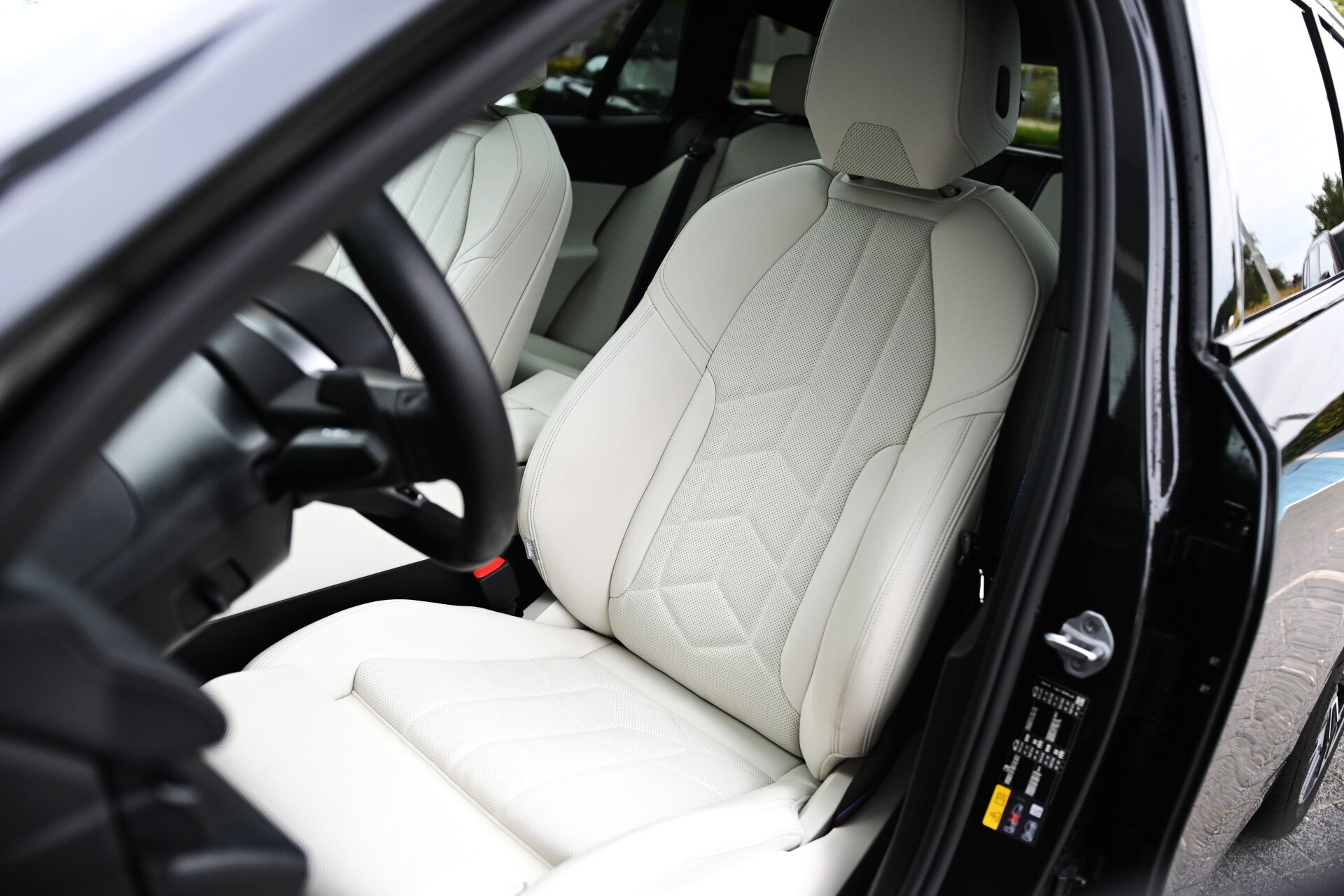 BMW 5 Serie Touring 550e xDrive M Sport Automaat - Afbeelding 4