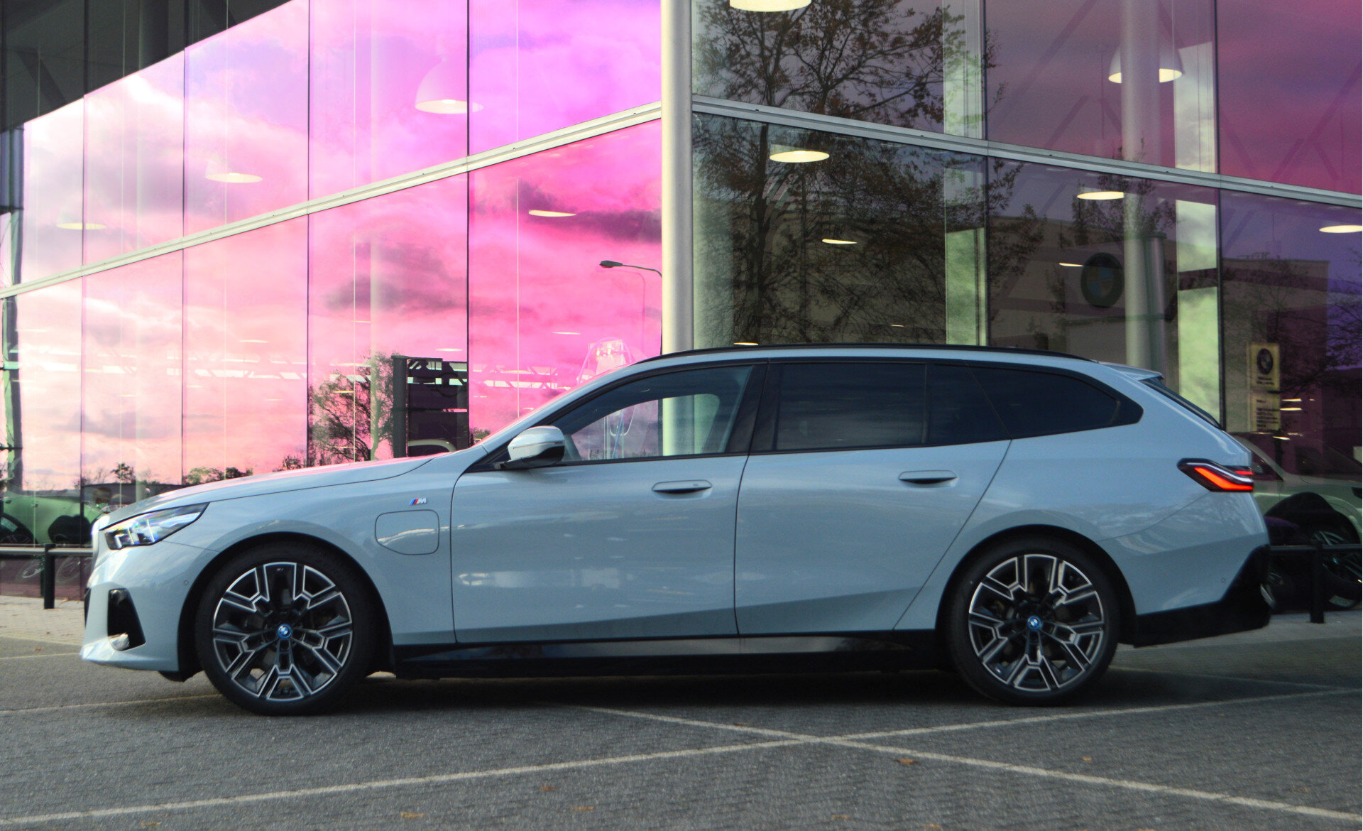 BMW 5 Serie Touring 530e M Sport Automaat - Afbeelding 3