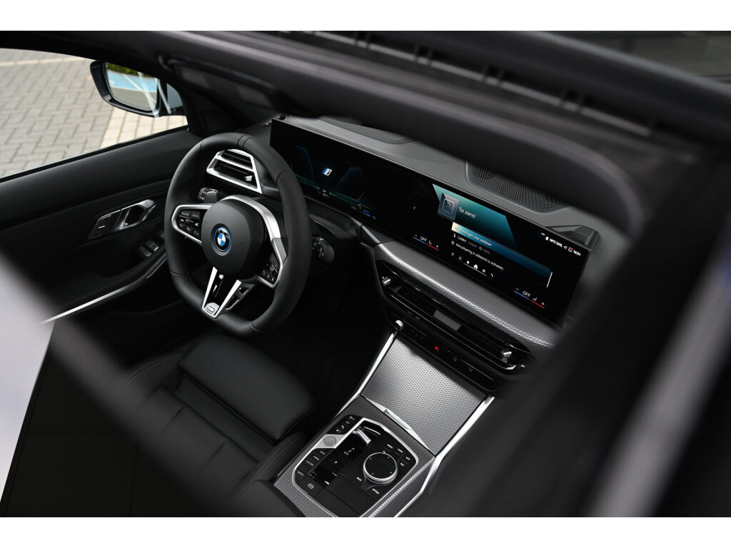 BMW 3 Serie Touring 330e High Executive M Sport Automaat - Afbeelding 4