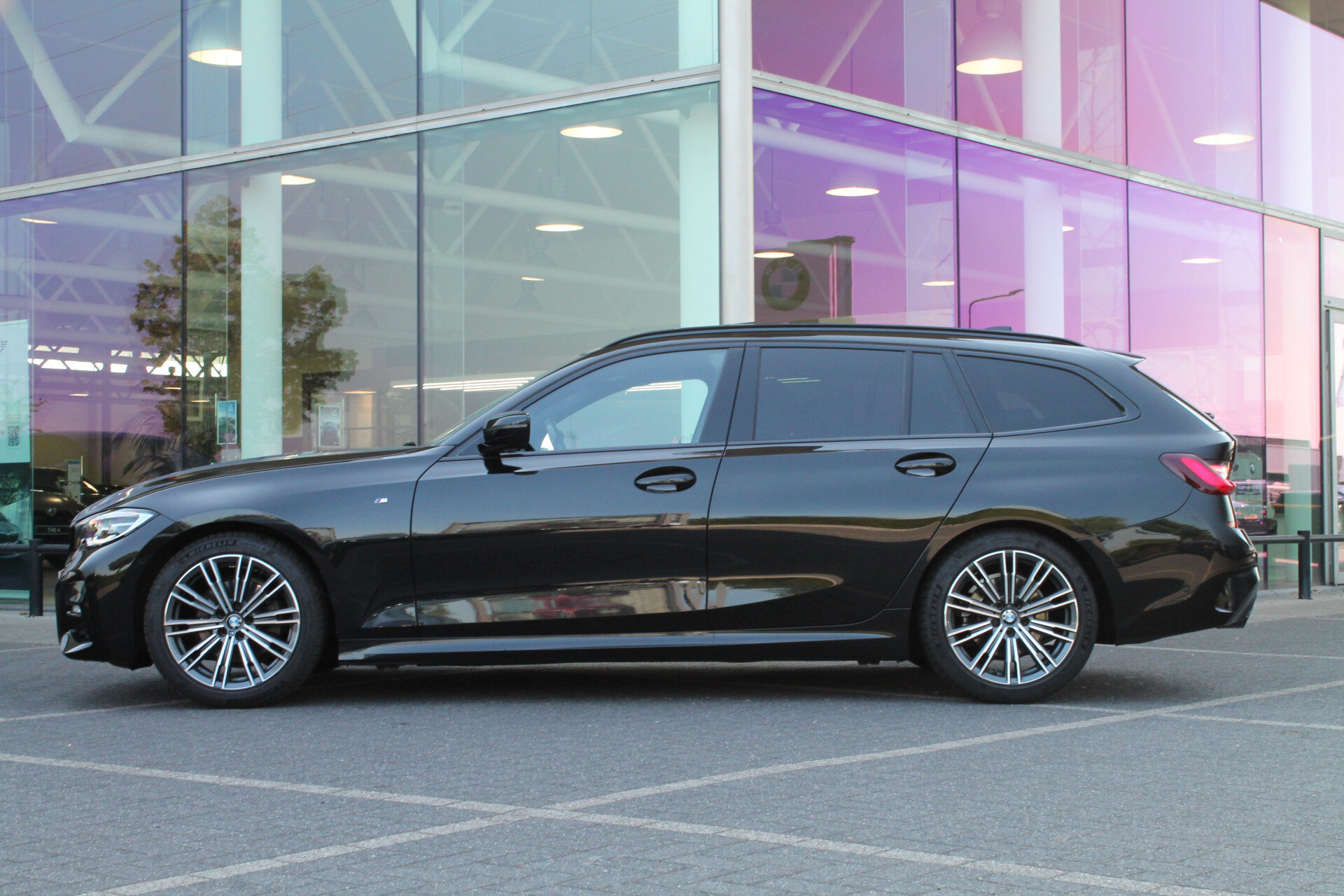 BMW 3 Serie Touring 320i Executive M Sport Automaat - Afbeelding 2