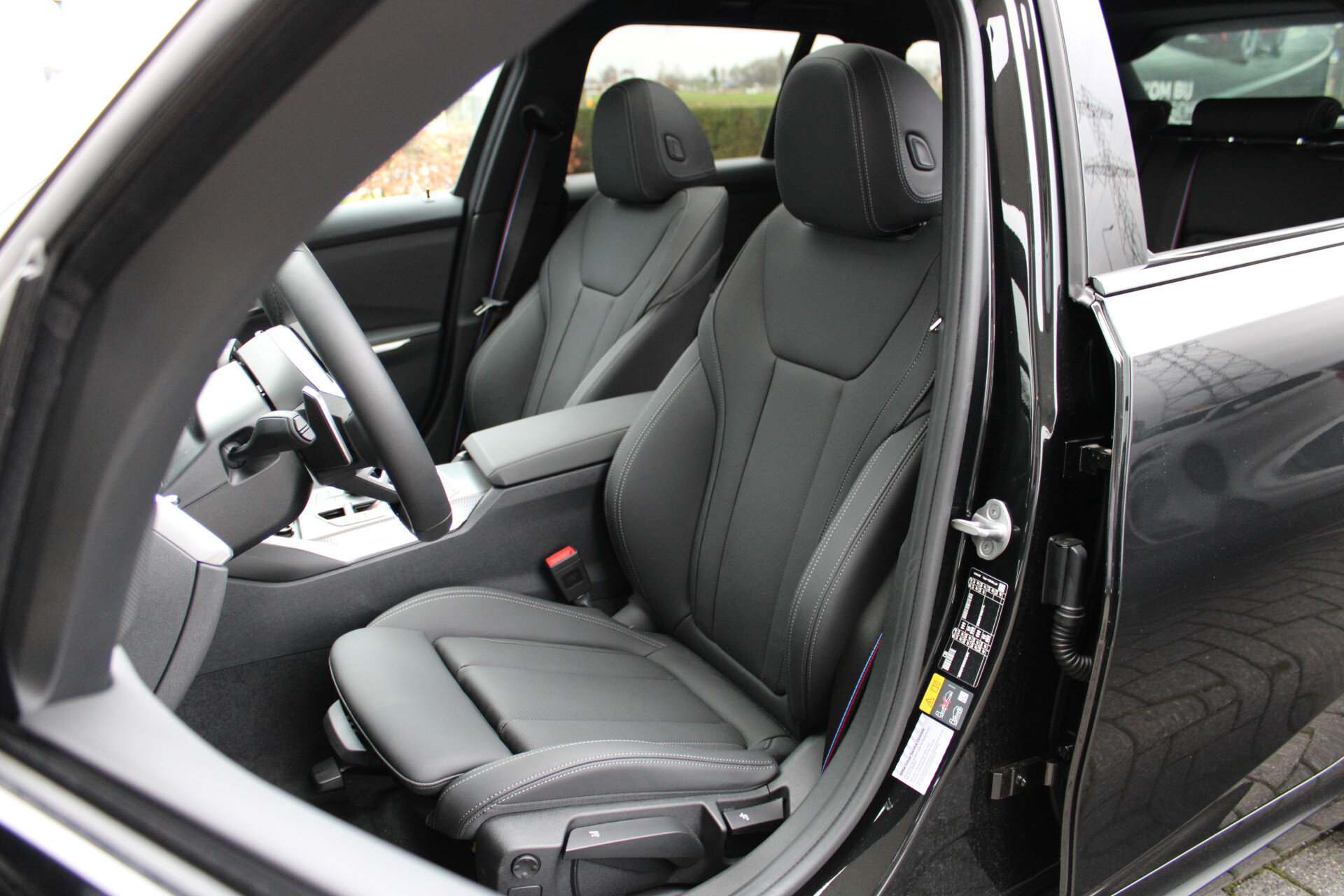 BMW 3 Serie Touring 330e High Executive M Sport Automaat - Afbeelding 4