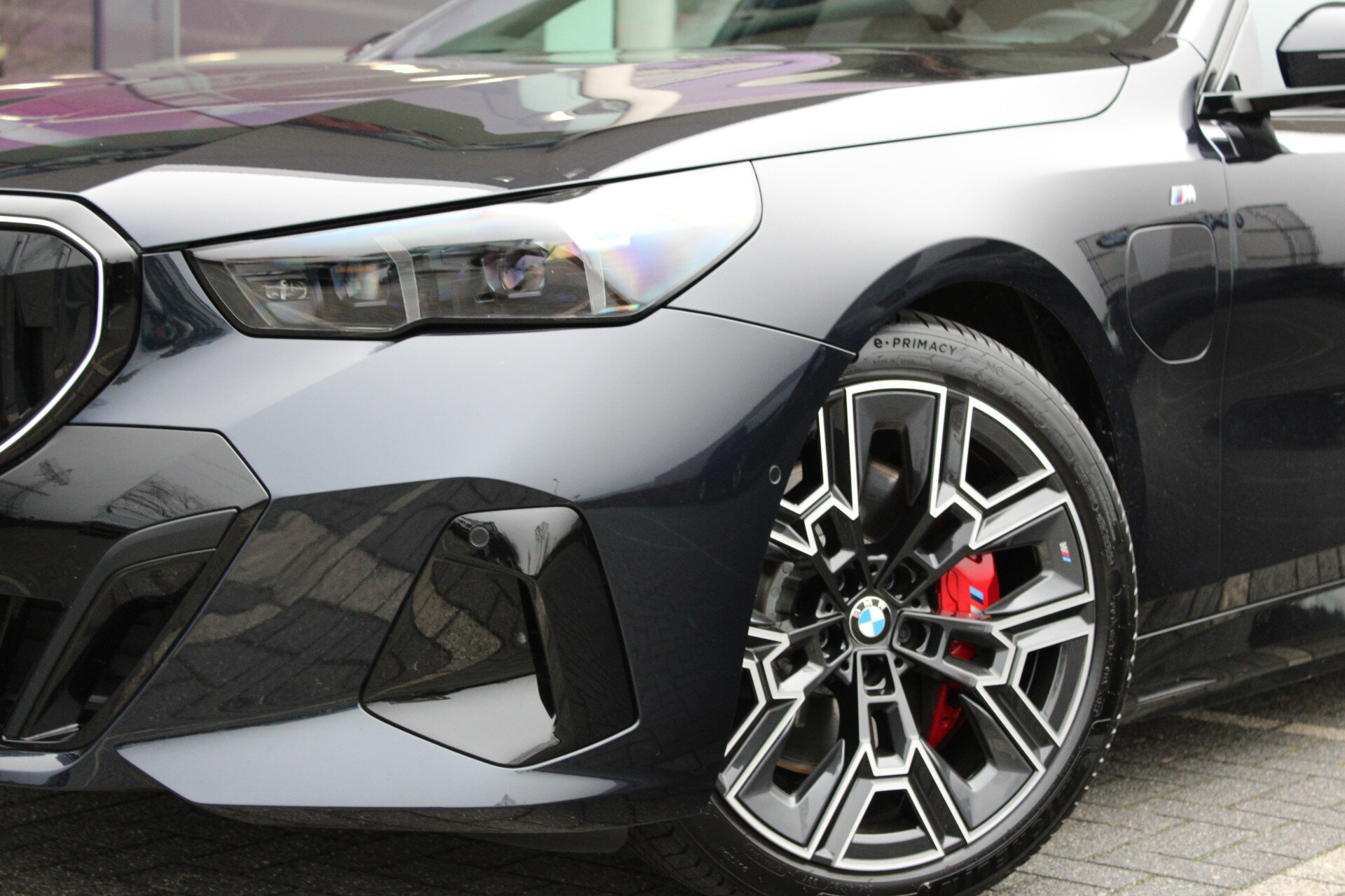 BMW 5 Serie 550e xDrive M Sport Automaat - Afbeelding 4