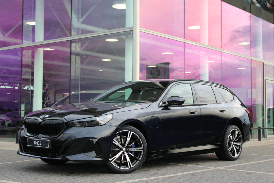BMW 5 Serie Touring 530e M Sport Automaat - Afbeelding 1