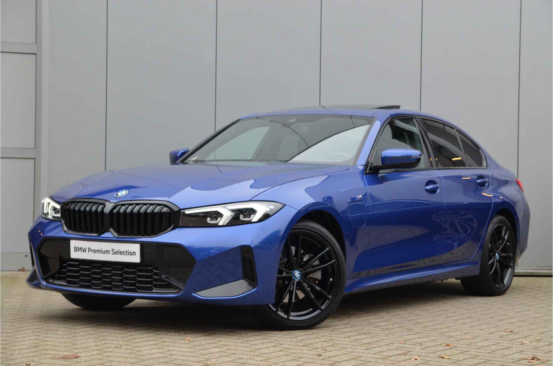 BMW 3 Serie 320e M Sport Automaat - Afbeelding 1