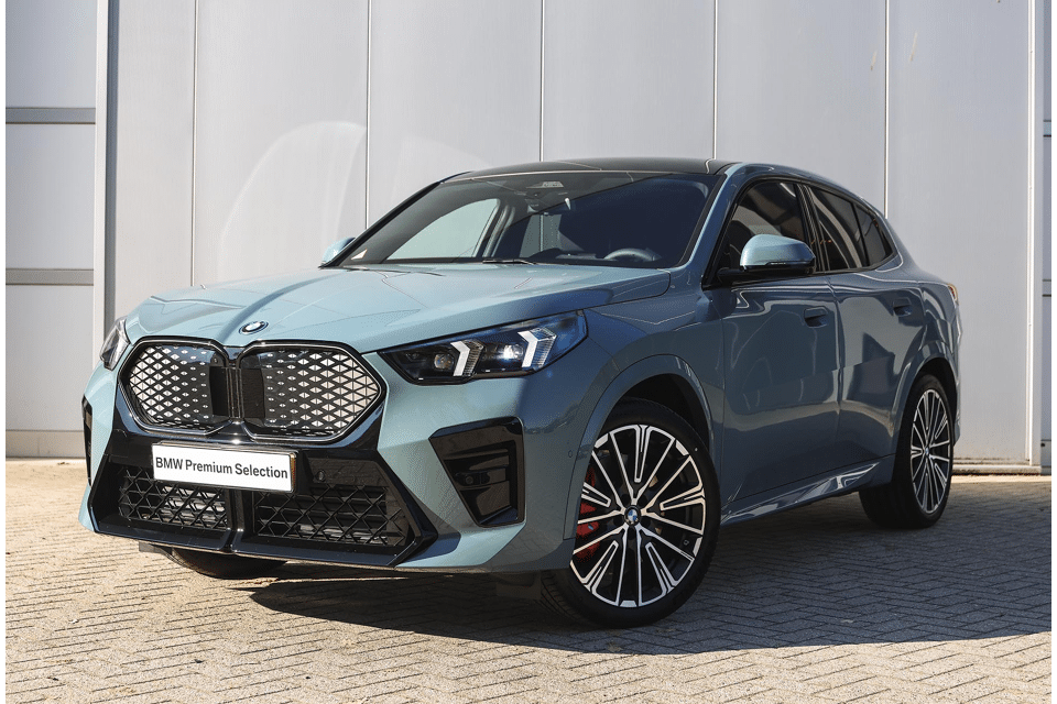 BMW iX2 eDrive20 High Executive M Sport - Afbeelding 1