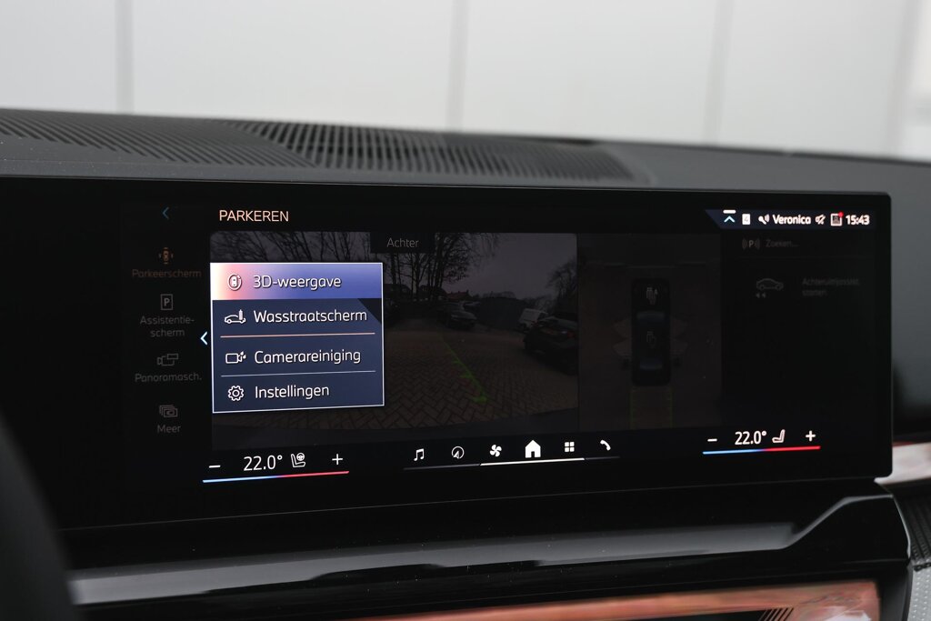 BMW i5 23