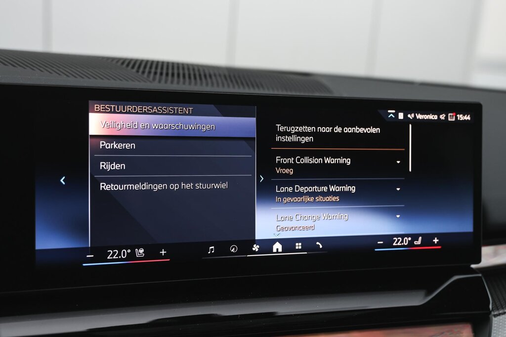 BMW i5 26