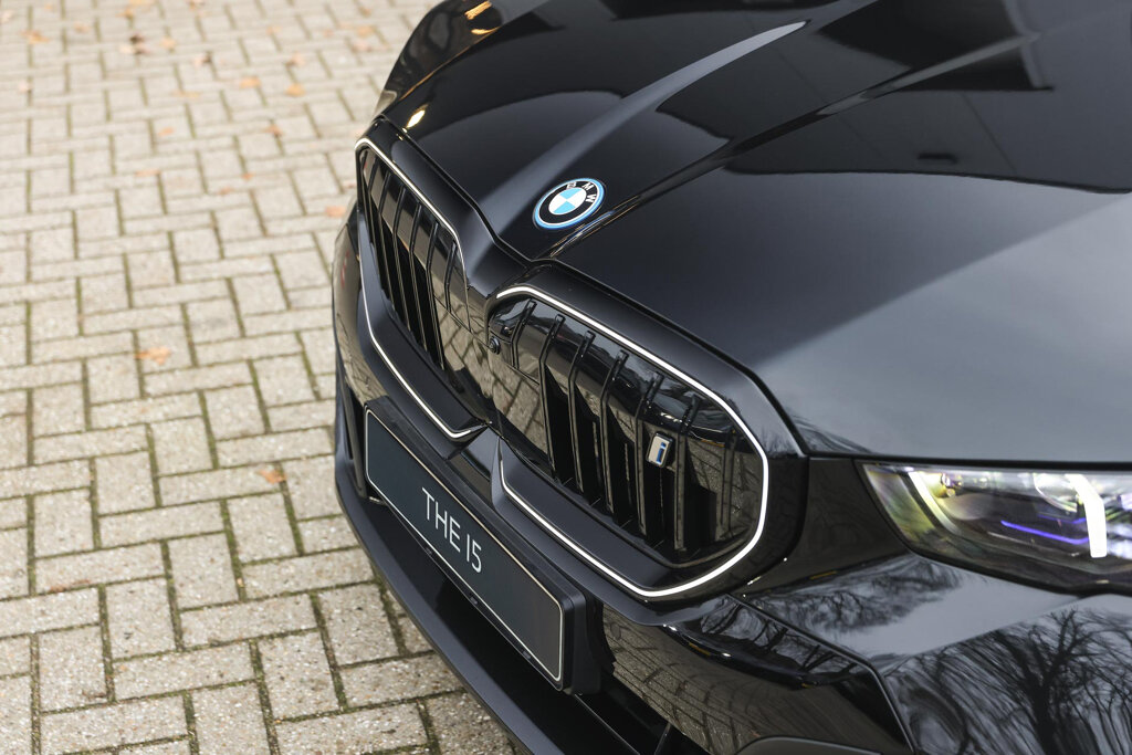 BMW i5 30