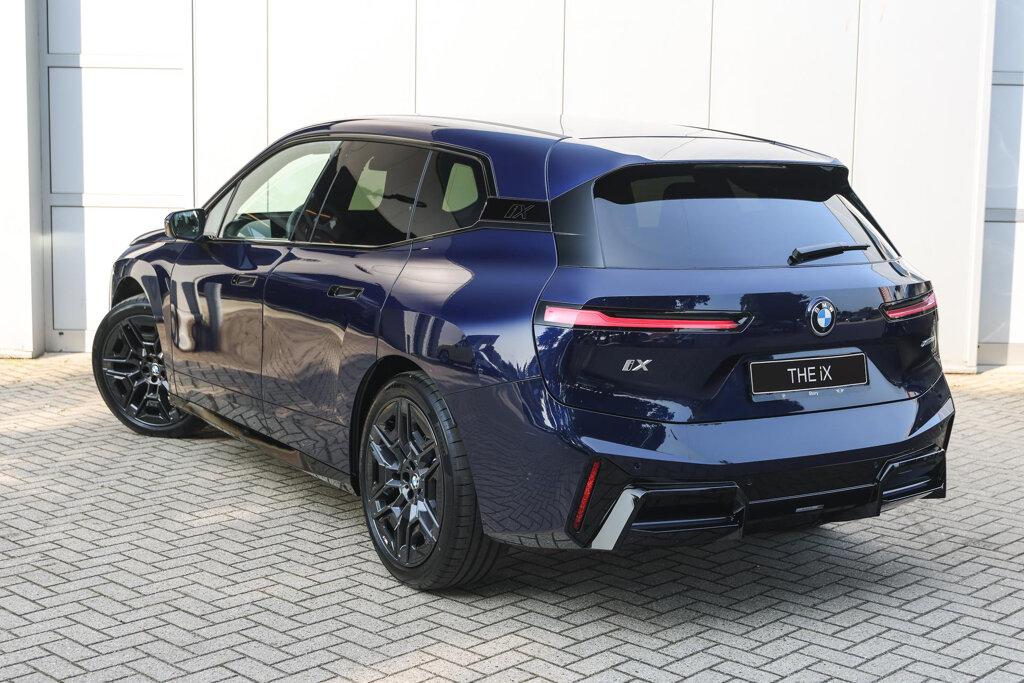 BMW iX 2