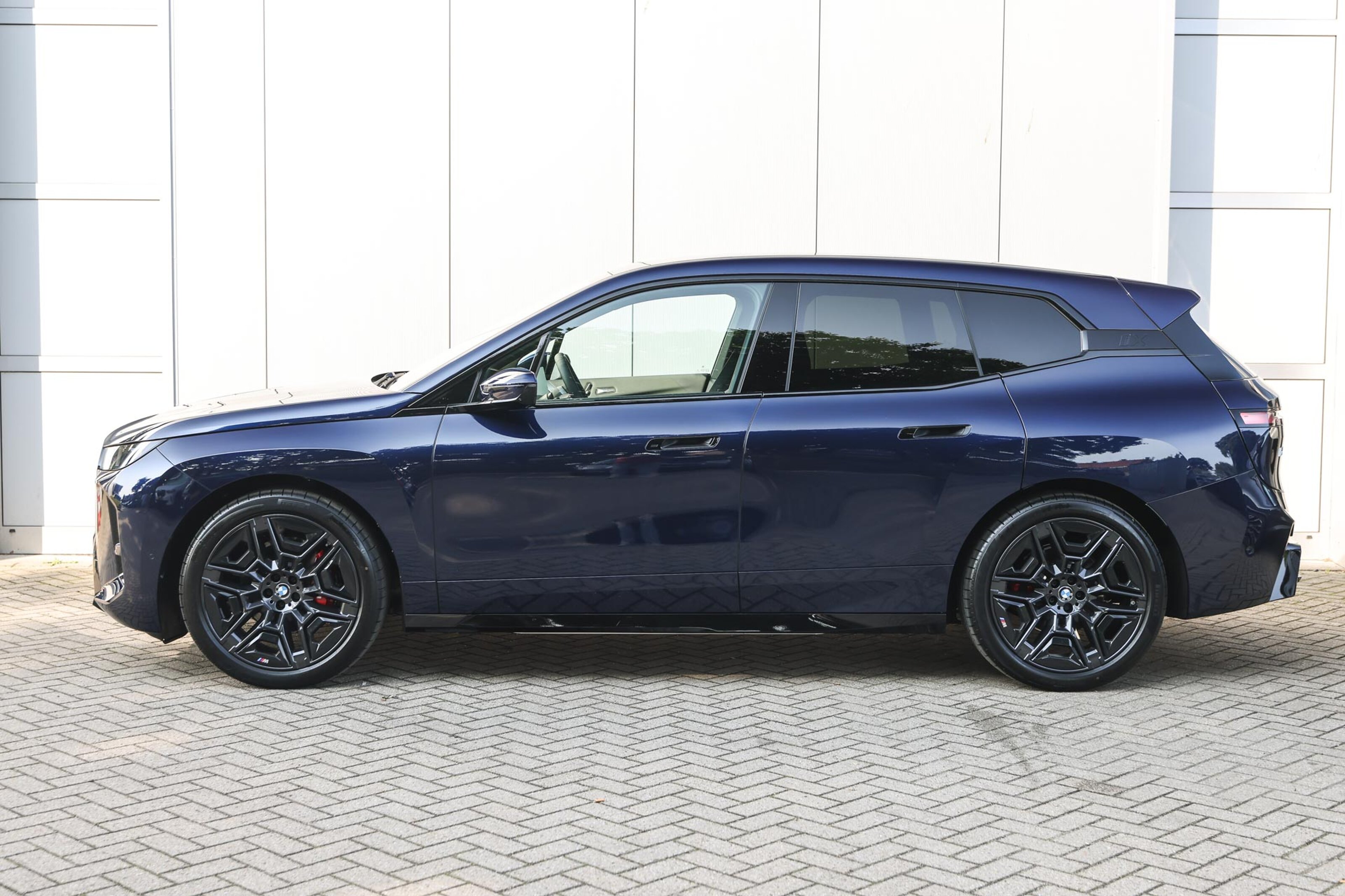 BMW iX 8