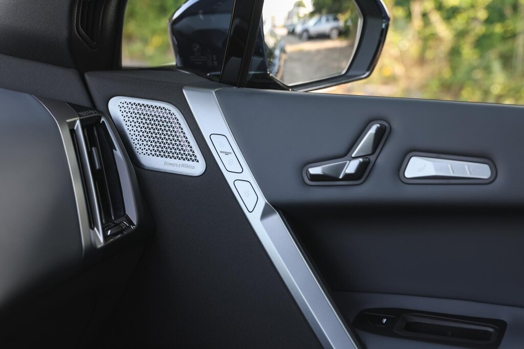 BMW iX 13