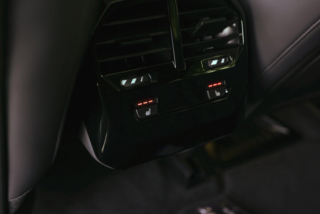 BMW iX 16