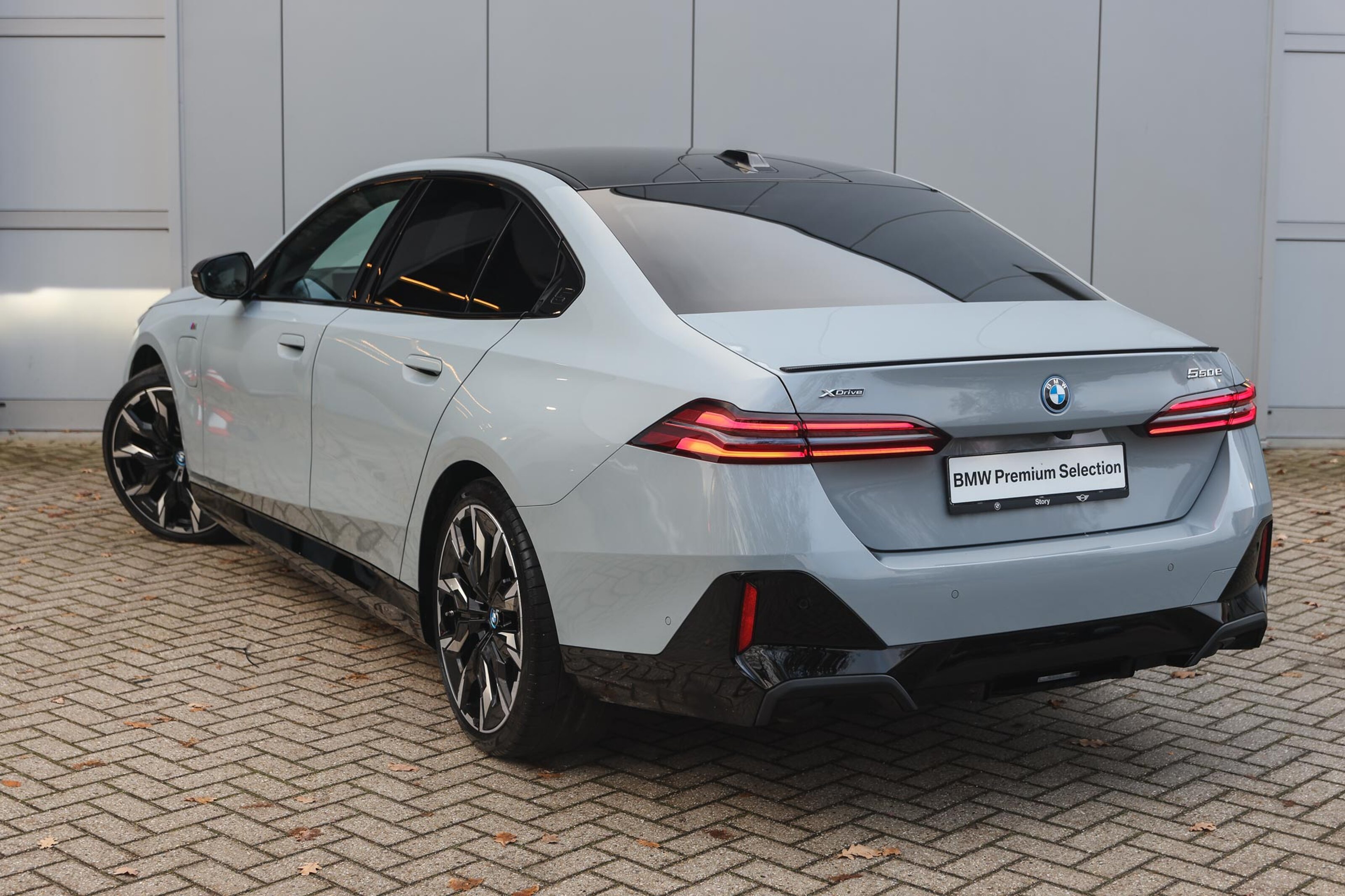BMW 5 Serie 550e xDrive M Sport Automaat