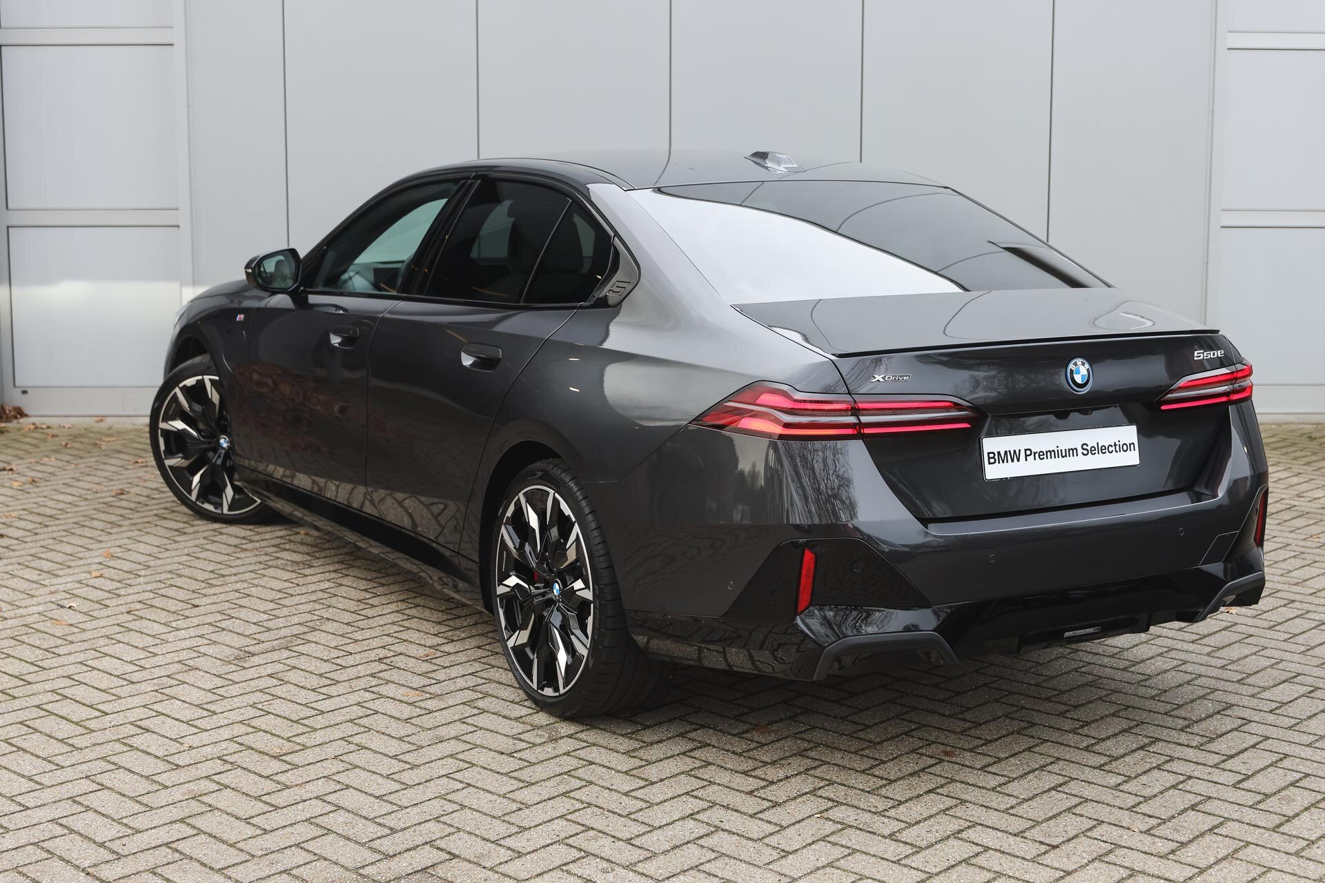 BMW 5 Serie 550e xDrive M Sport Automaat - Afbeelding 2