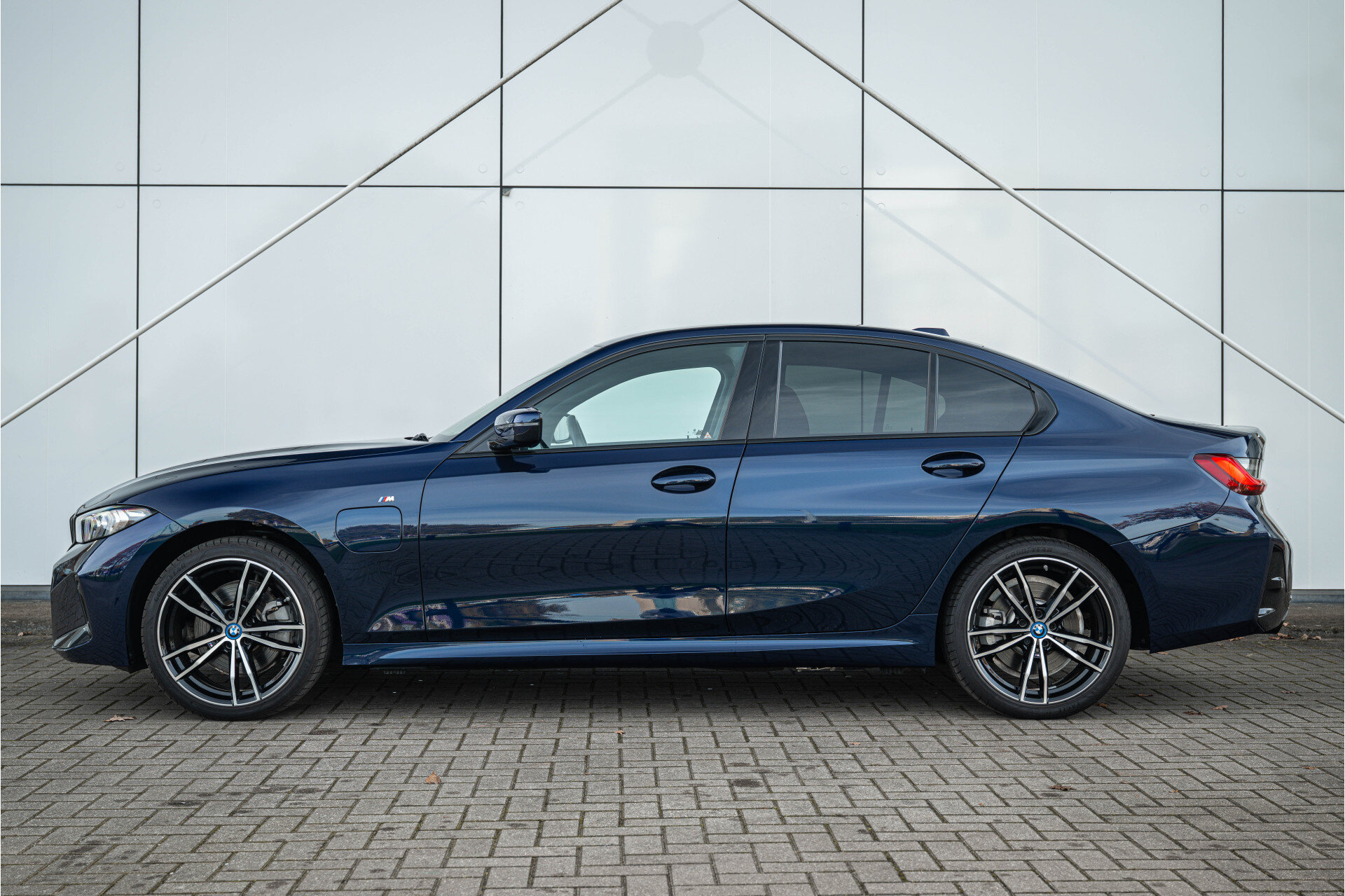 BMW 3 Serie 320e M Sport Automaat - Afbeelding 2