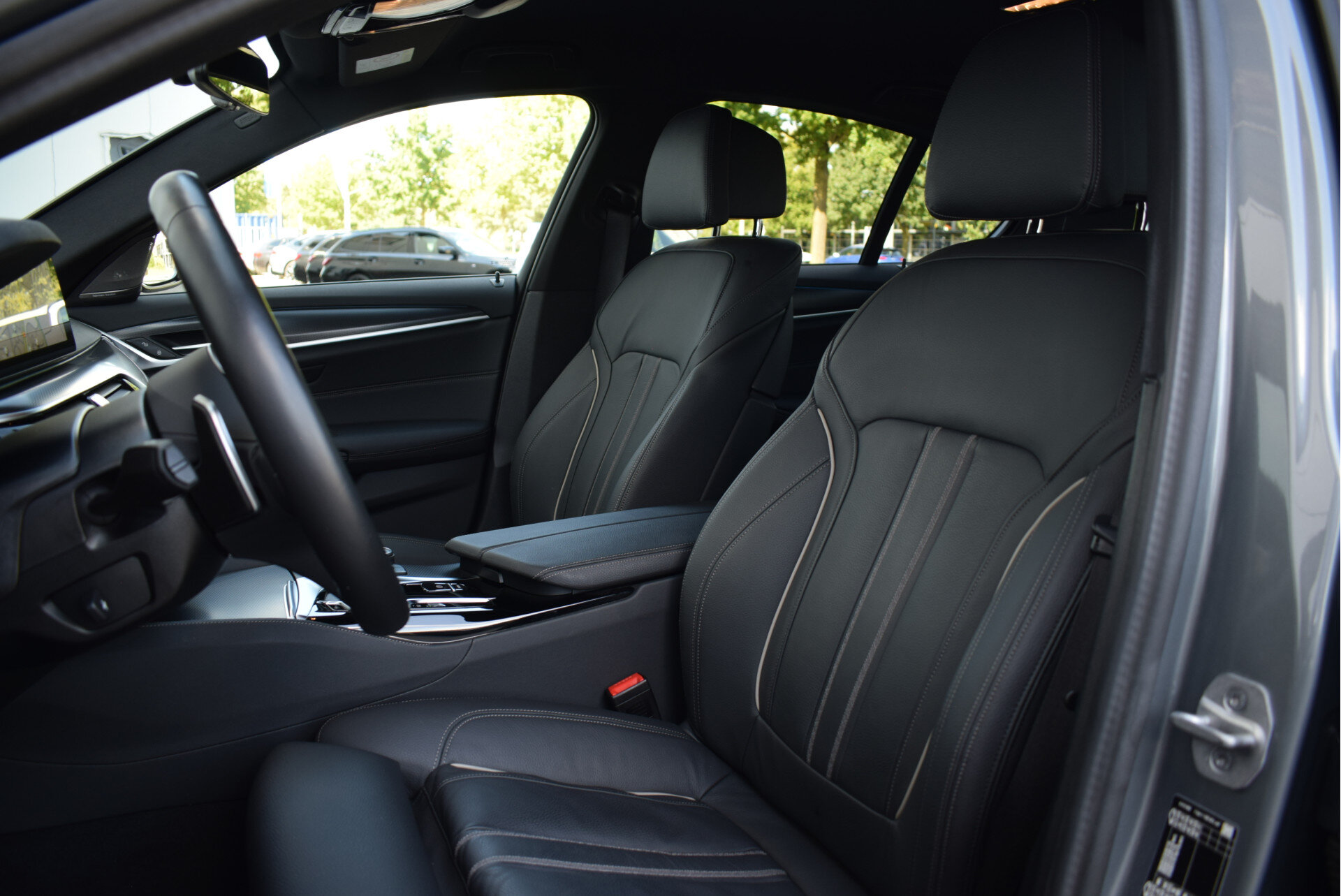 BMW 5 Serie 545e xDrive High Executive M Sport Automaat - Afbeelding 4