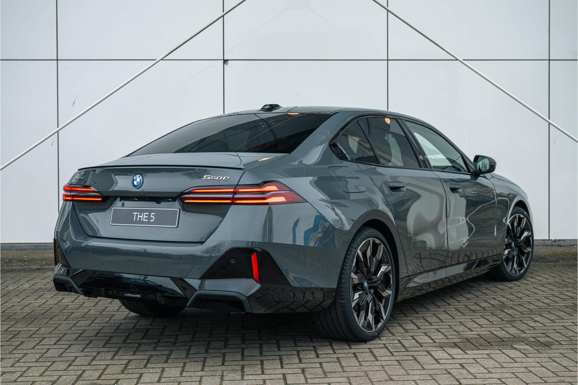 BMW 5 Serie 550e xDrive M Sport Automaat - Afbeelding 2