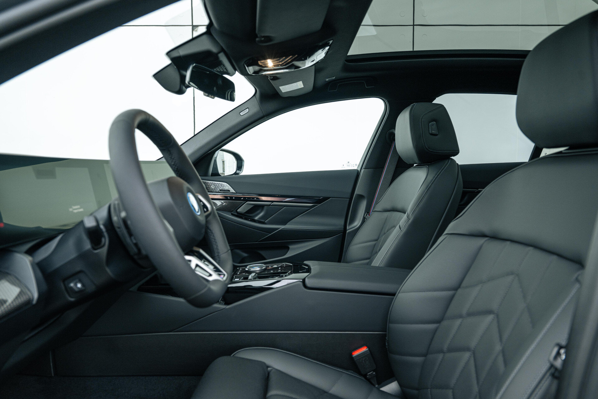 BMW 5 Serie 550e xDrive M Sport Automaat - Afbeelding 4