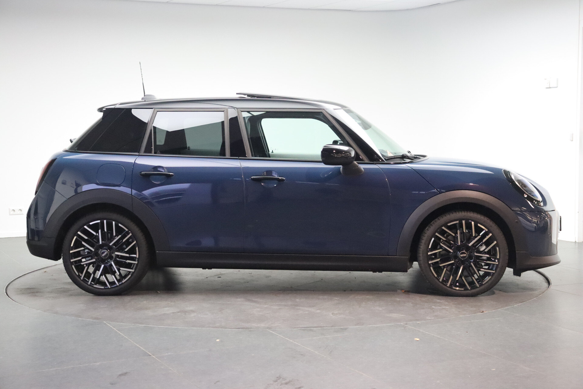 MINI 5-Deurs Hatchback Cooper C Automaat - Afbeelding 4