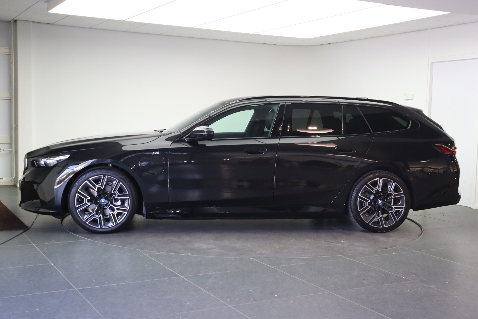 BMW 5 Serie Touring 530e M Sport Automaat - Afbeelding 2