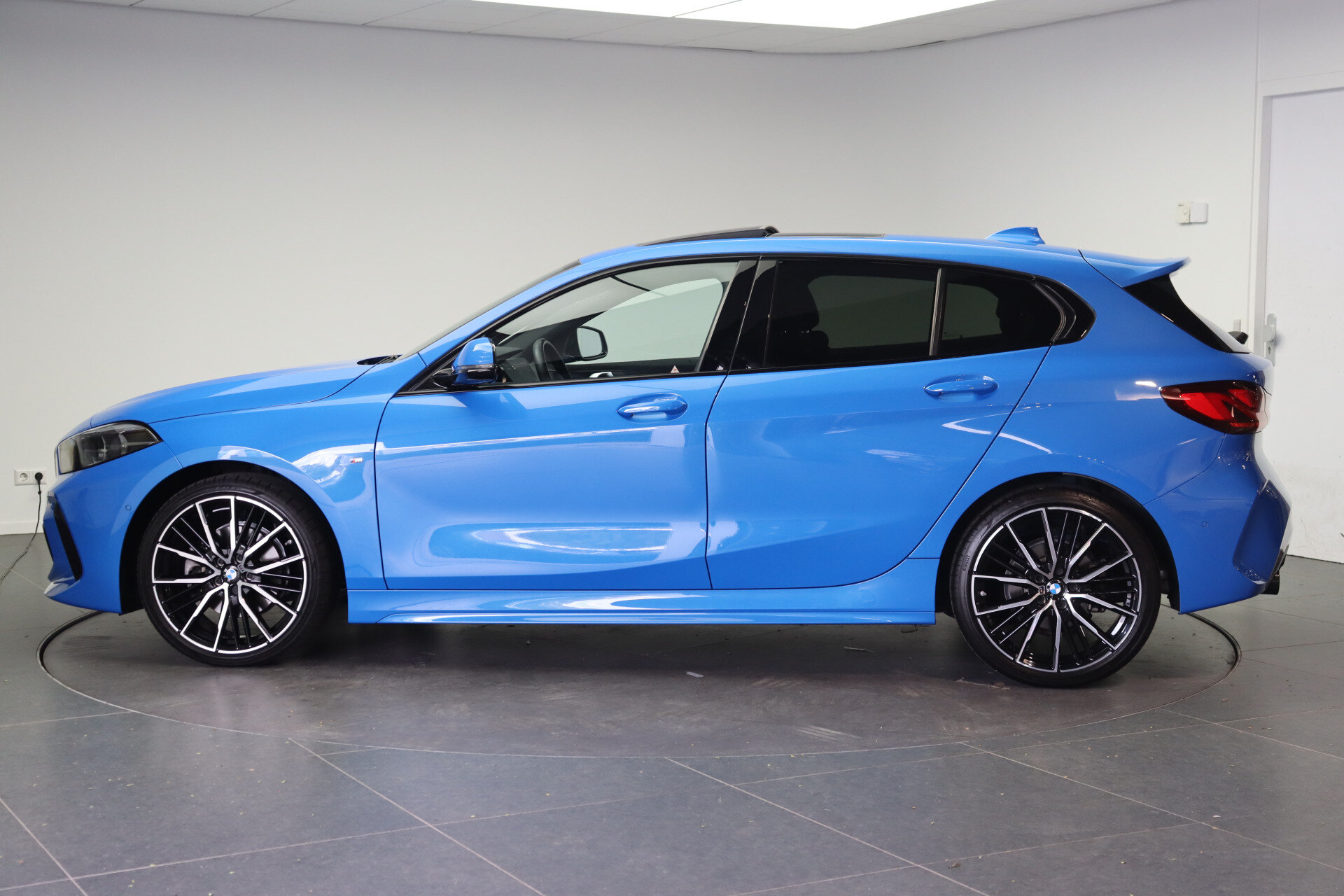 BMW 1 Serie 118i High Executive M Sport Automaat - Afbeelding 2