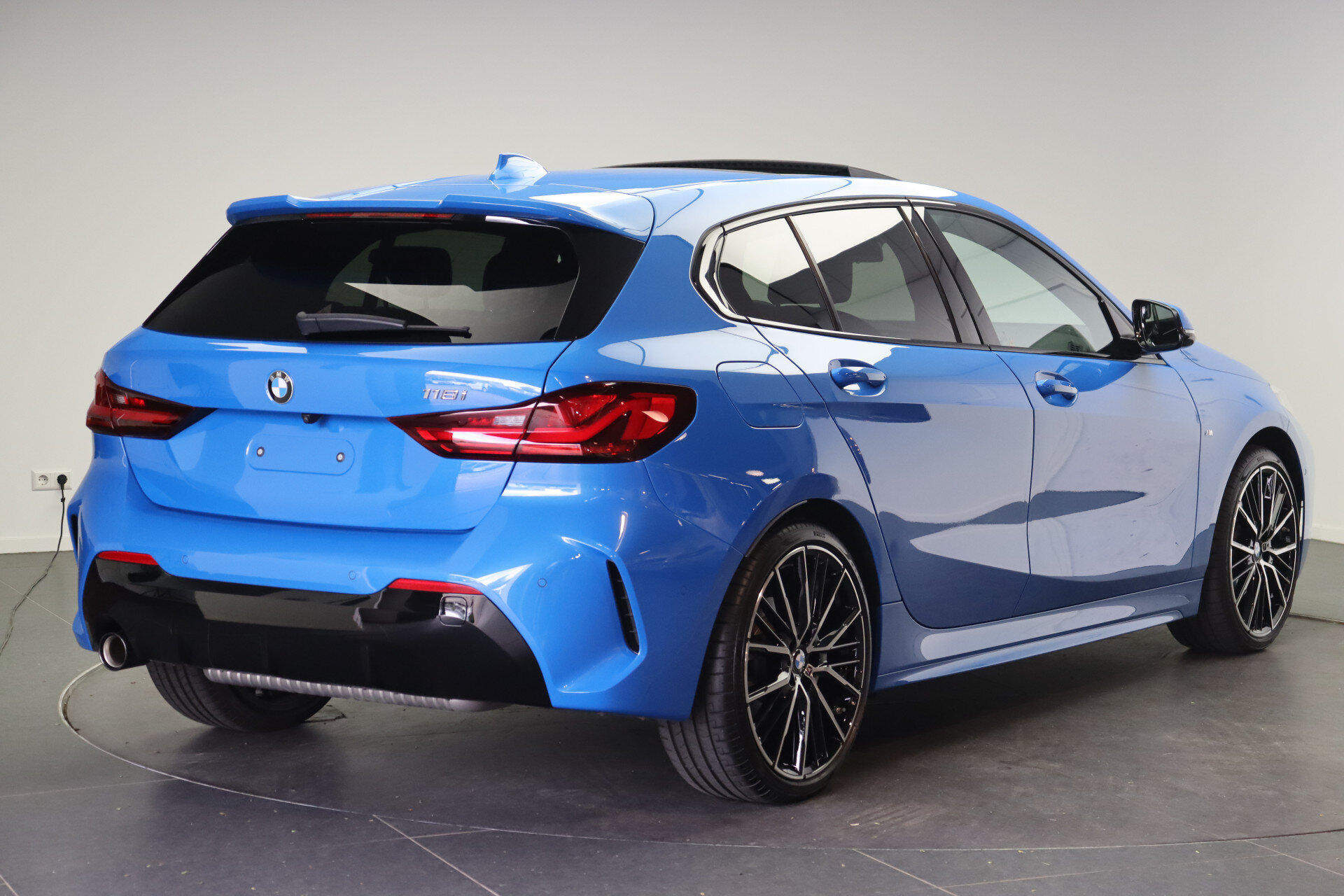 BMW 1 Serie 118i High Executive M Sport Automaat - Afbeelding 3